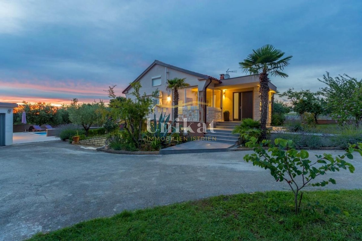 Bungalow mit Pool in der Nähe von Porec